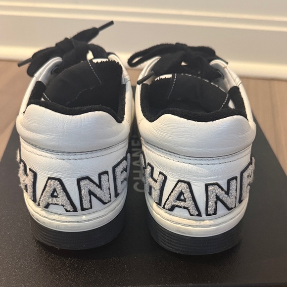 CHANEL Interlocking CC Logo Sneakers
Women's Sneakers size 37, 7 - Picture 7 of 9